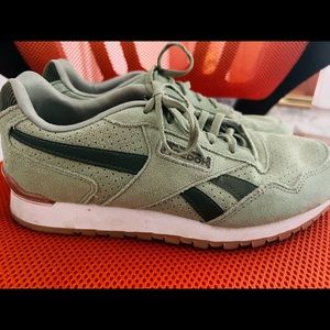 Reebok classic Harmon sneakers. Great condition. Light green. Perfect now